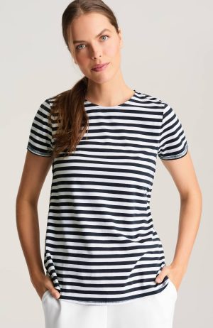 Fit Progress Shirttail Tee