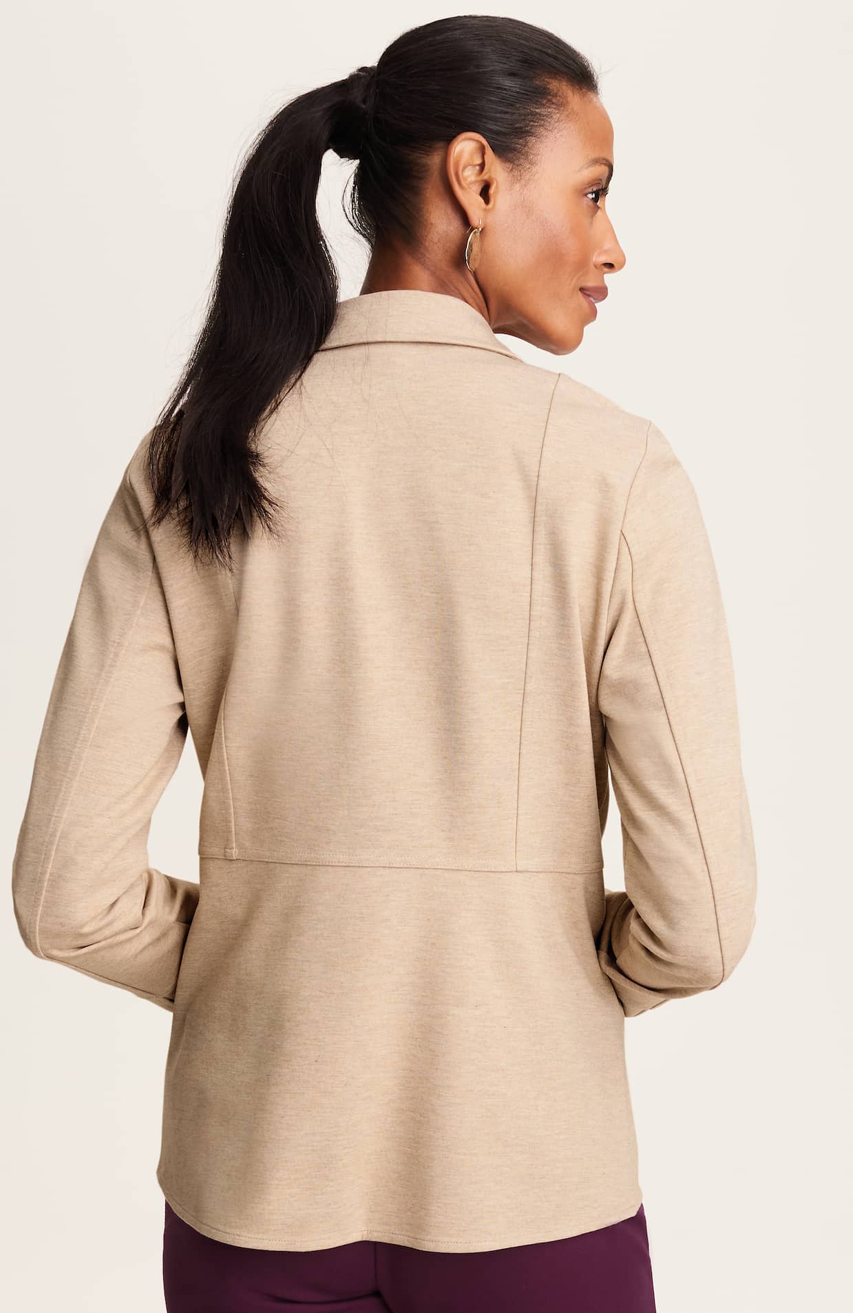 323881_GAE_BACK.jpg